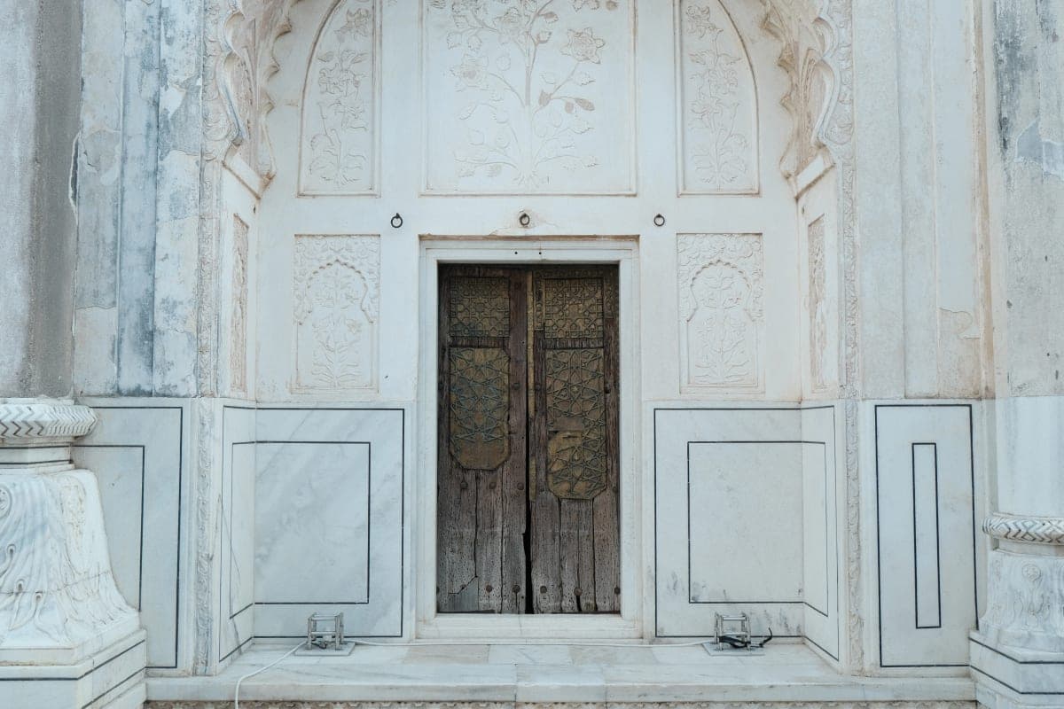 An artistic picture of a broken door in Aurangabad. Shot on Fujifilm X-T30II.